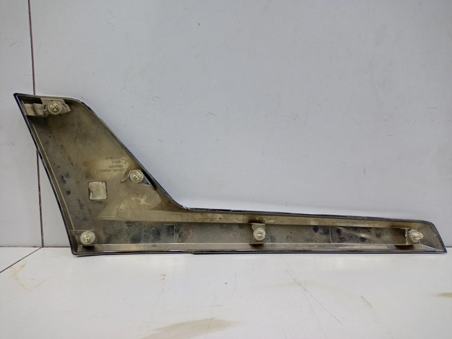 Рамка фары левой