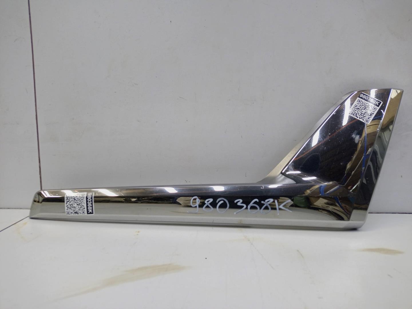 Рамка фары левой