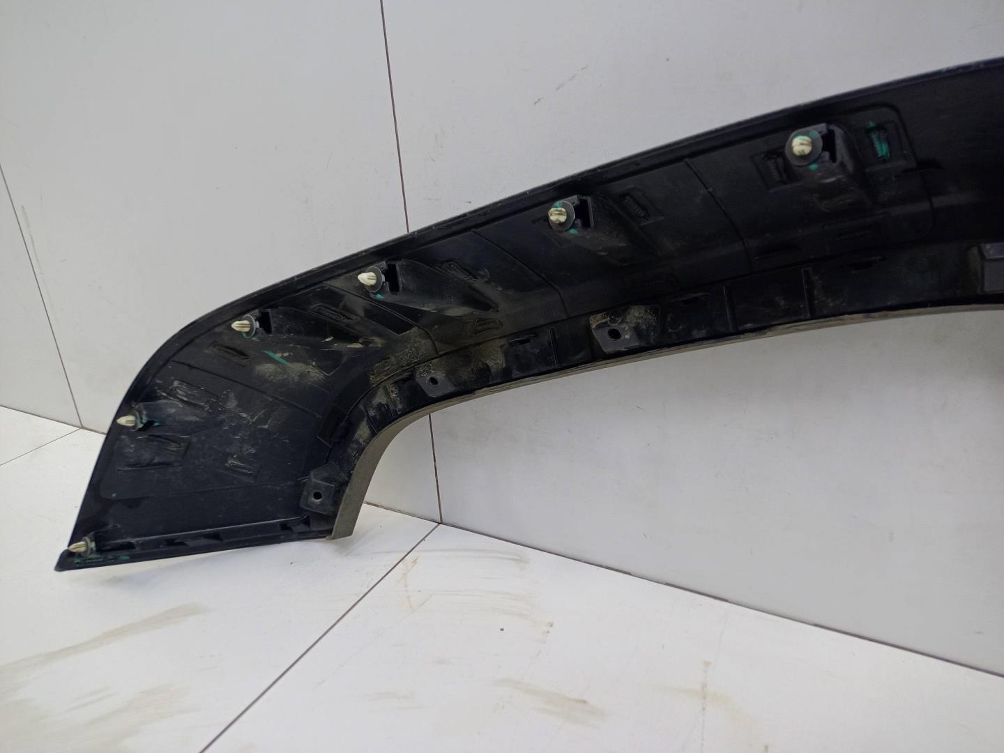 Накладка переднего крыла правого