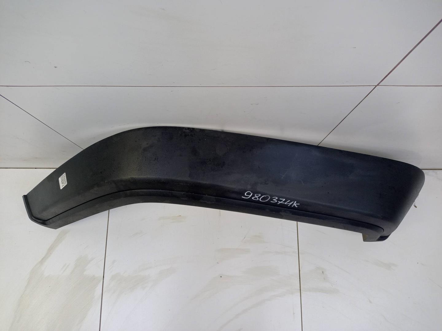 Накладка переднего крыла правого