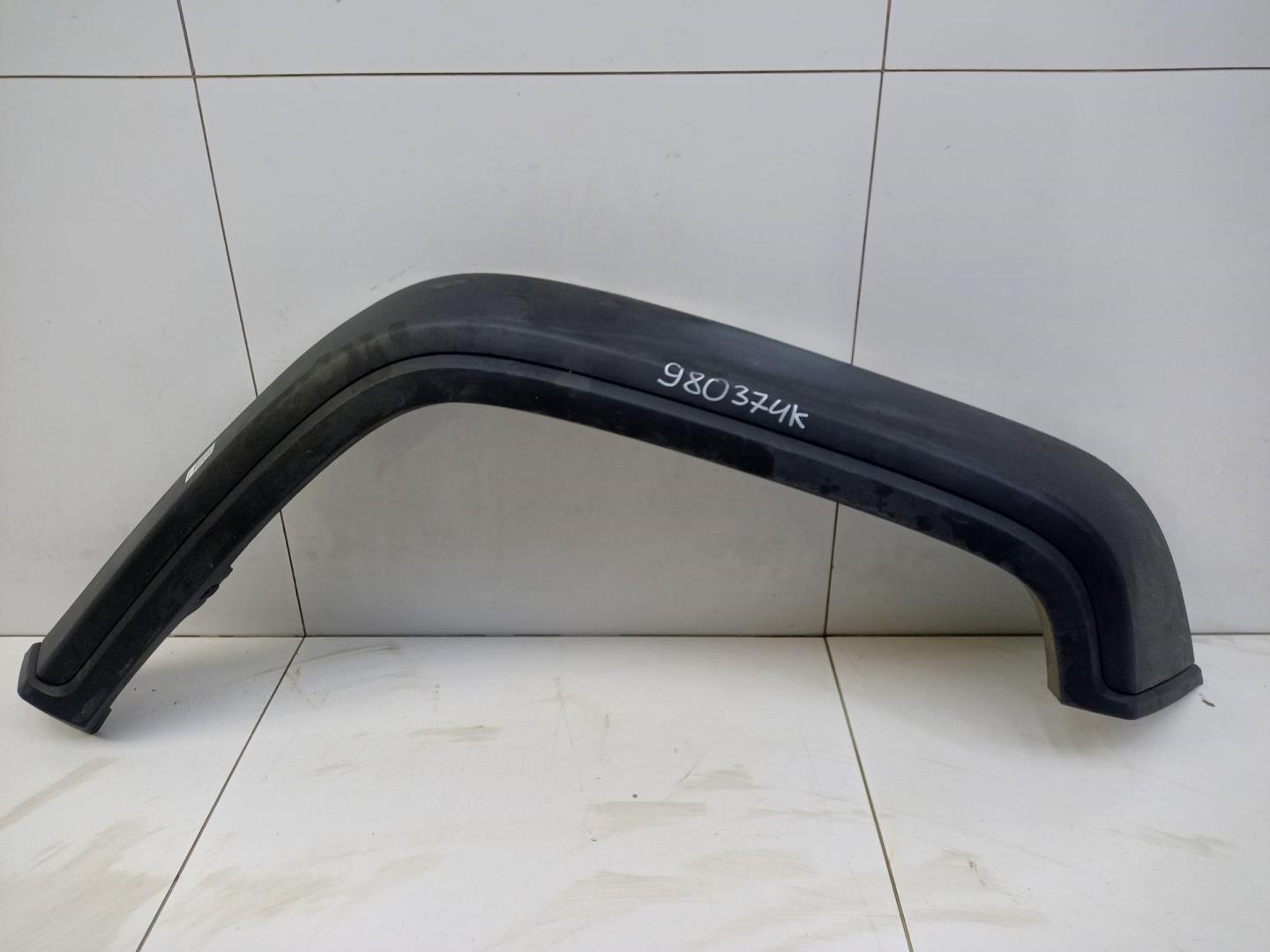 Накладка переднего крыла правого