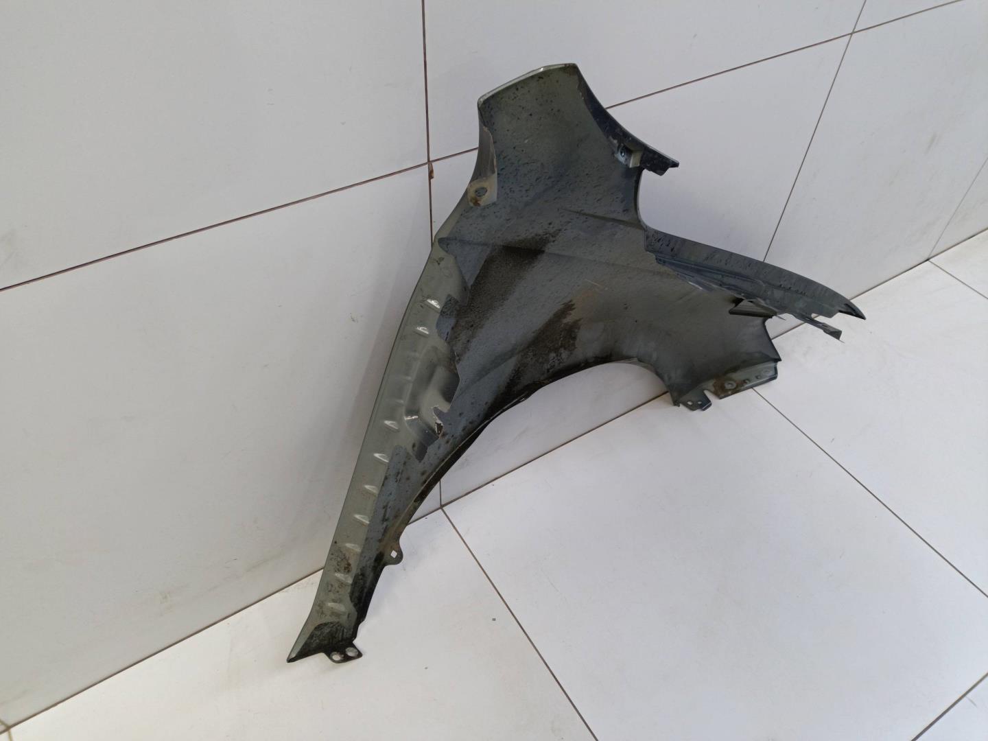 Крыло переднее левое