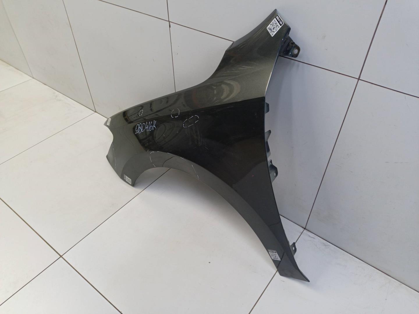 Крыло переднее левое