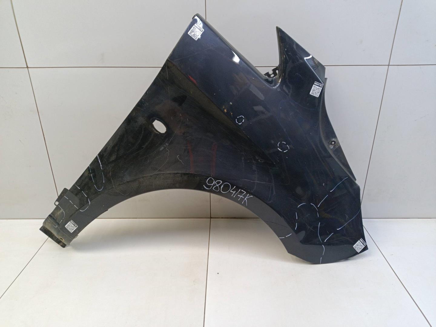 Крыло переднее правое