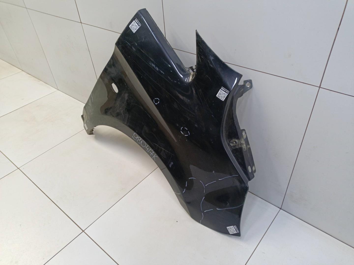 Крыло переднее правое