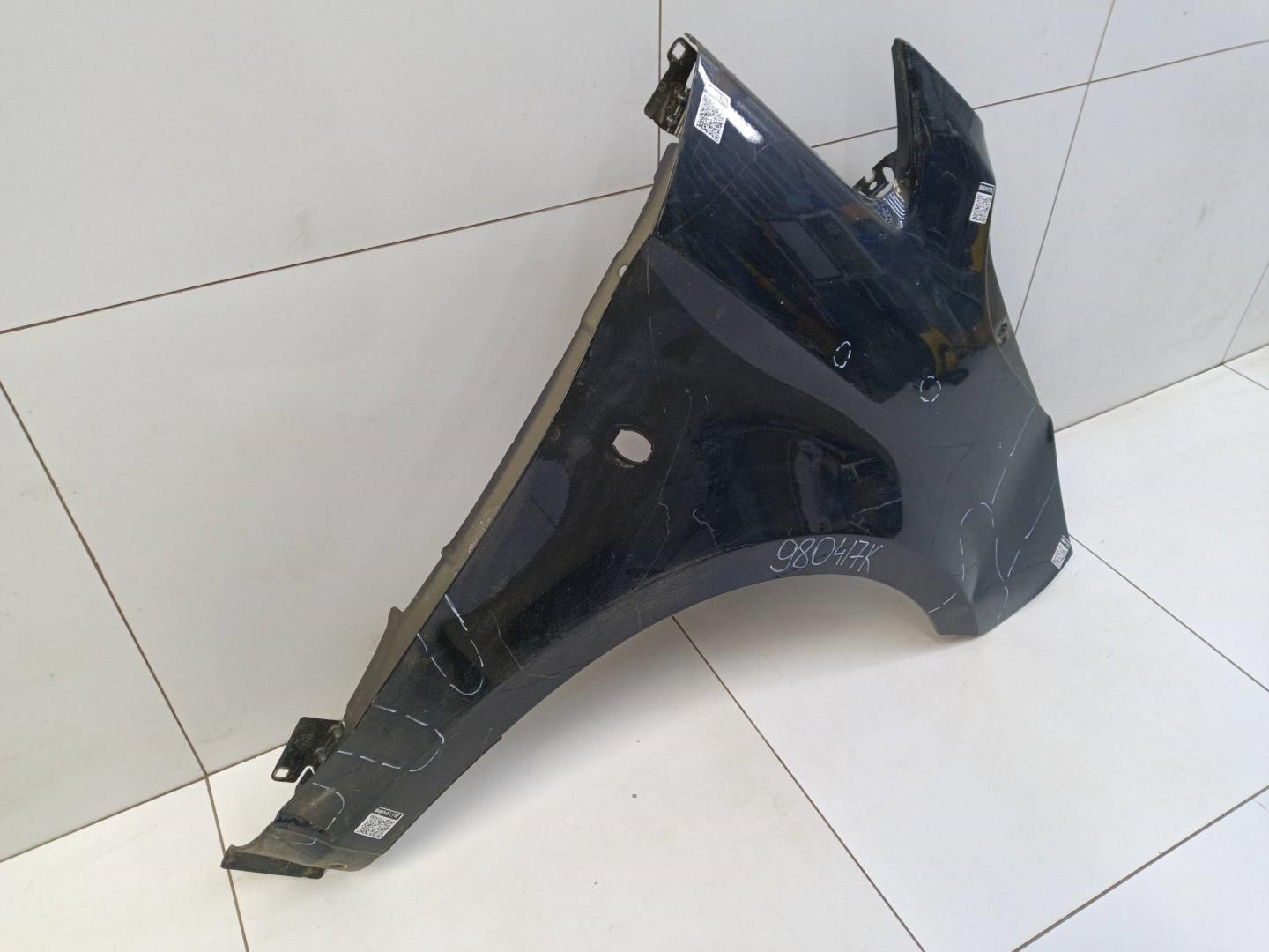 Крыло переднее правое