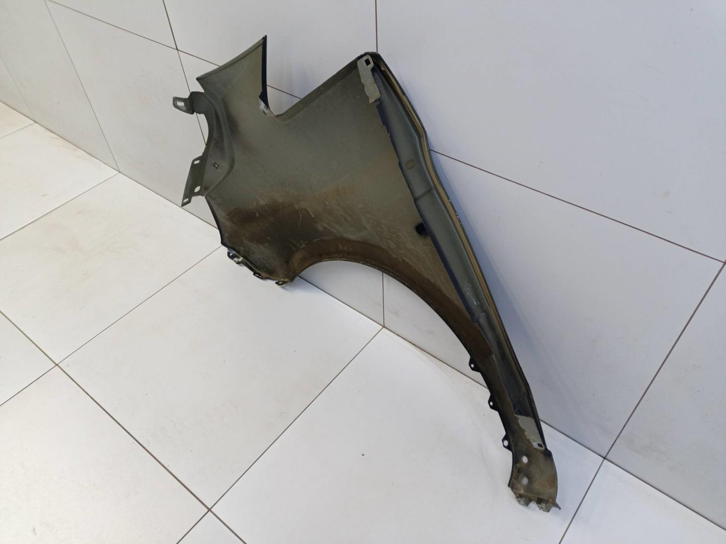 Крыло переднее правое