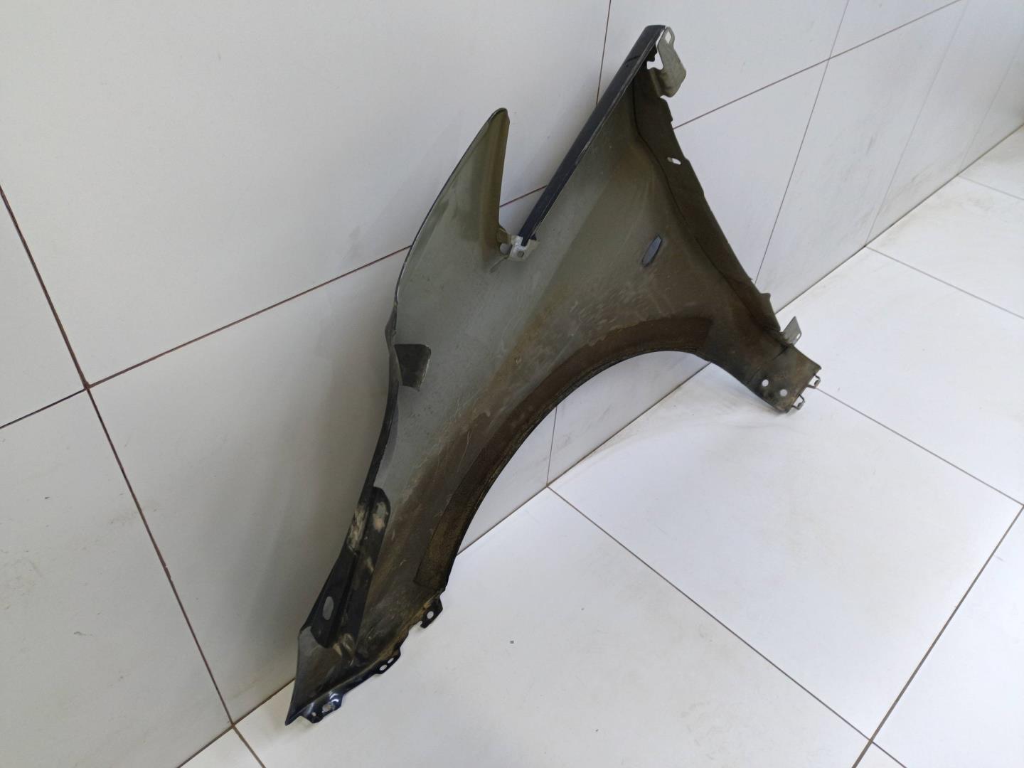 Крыло переднее правое