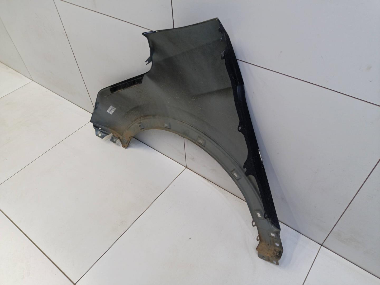 Крыло переднее правое