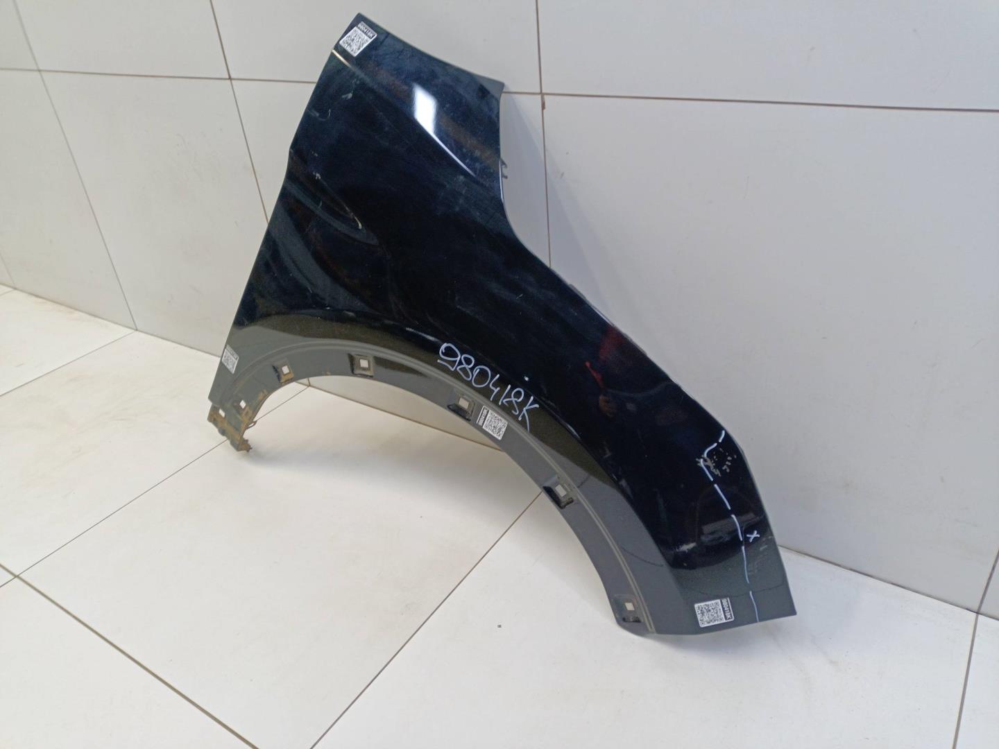 Крыло переднее правое