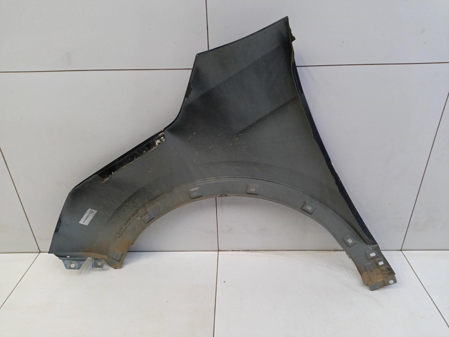 Крыло переднее правое