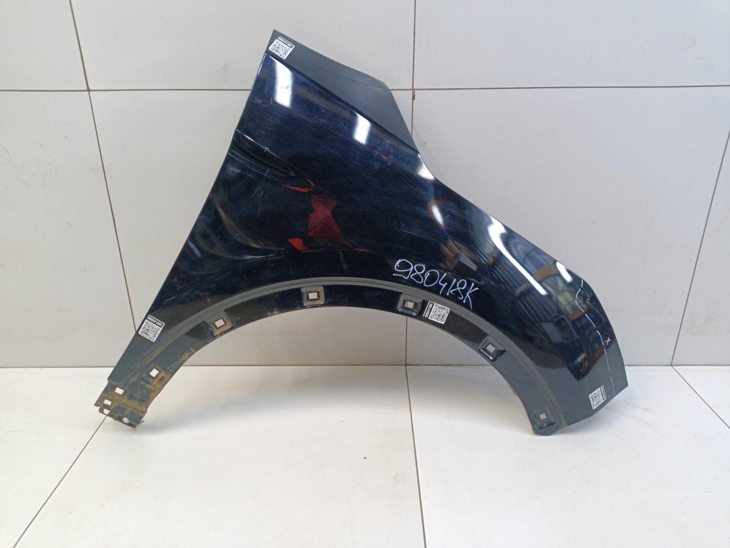 Крыло переднее правое