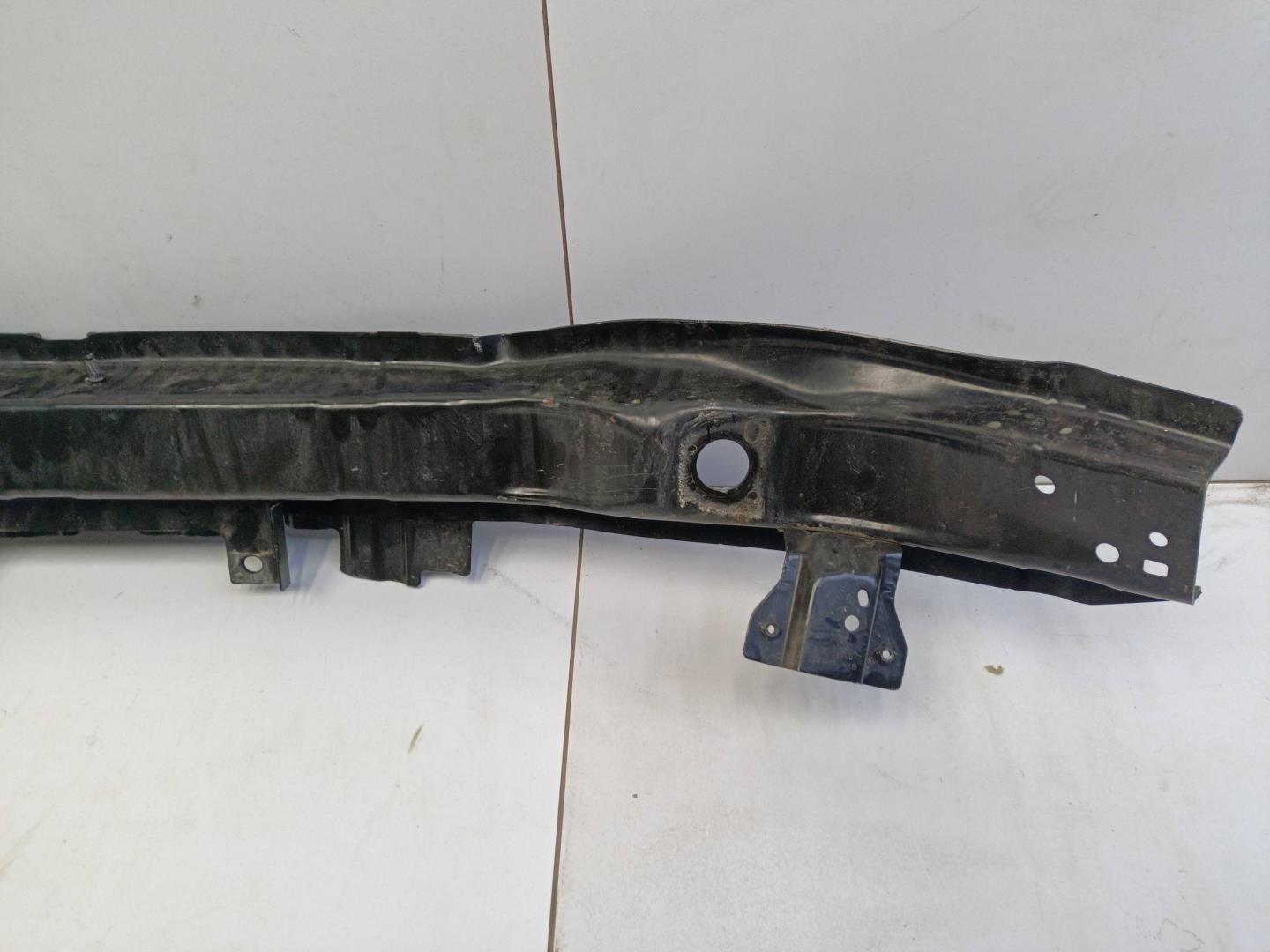 Усилитель переднего бампера