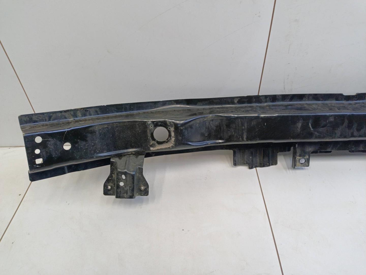 Усилитель переднего бампера