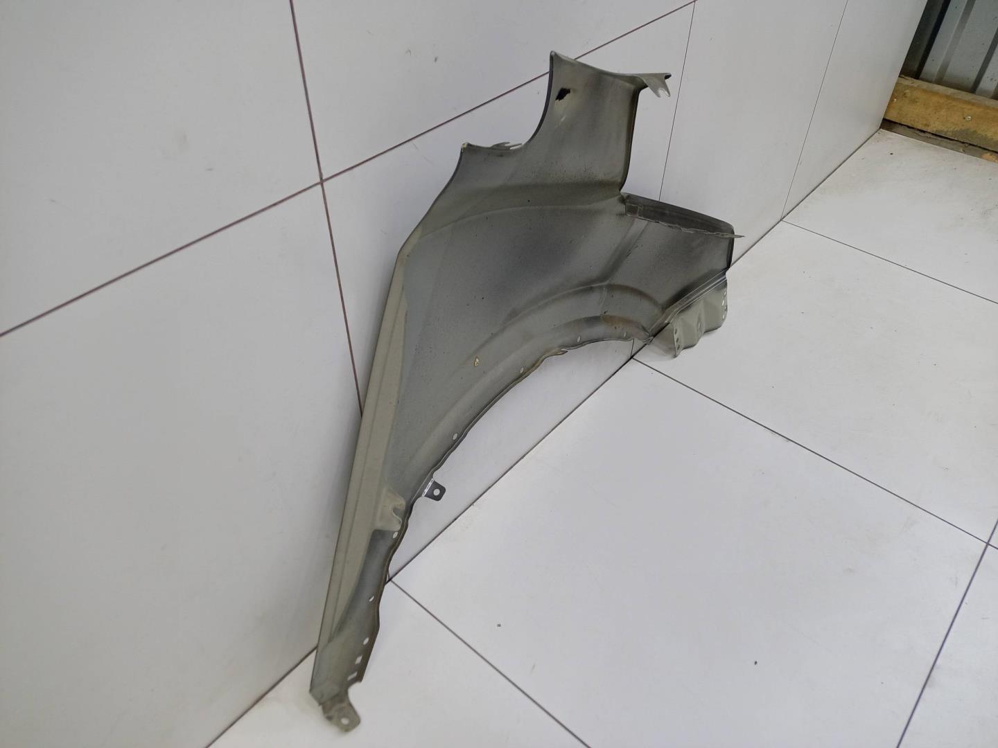 Крыло переднее левое