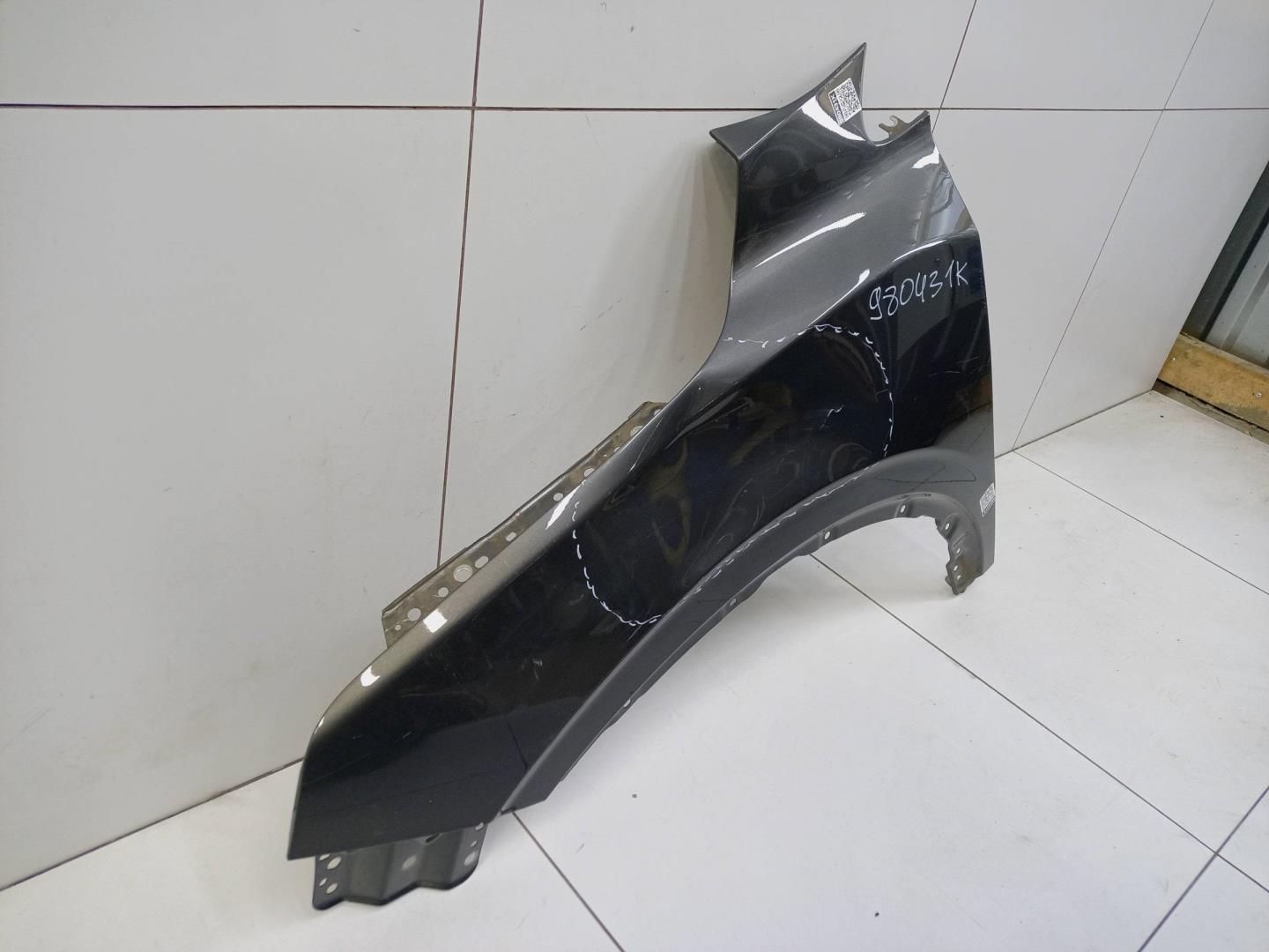 Крыло переднее левое