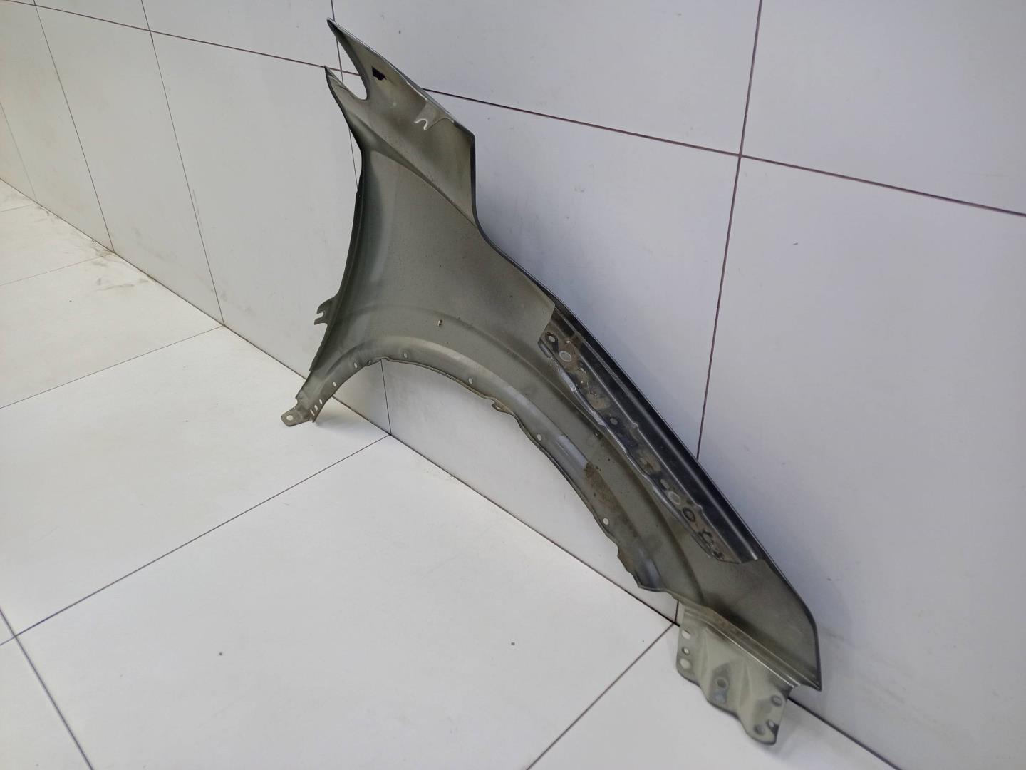 Крыло переднее левое