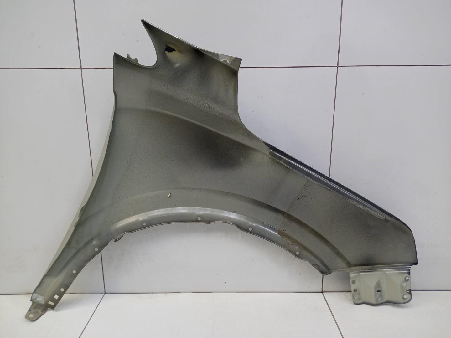 Крыло переднее левое