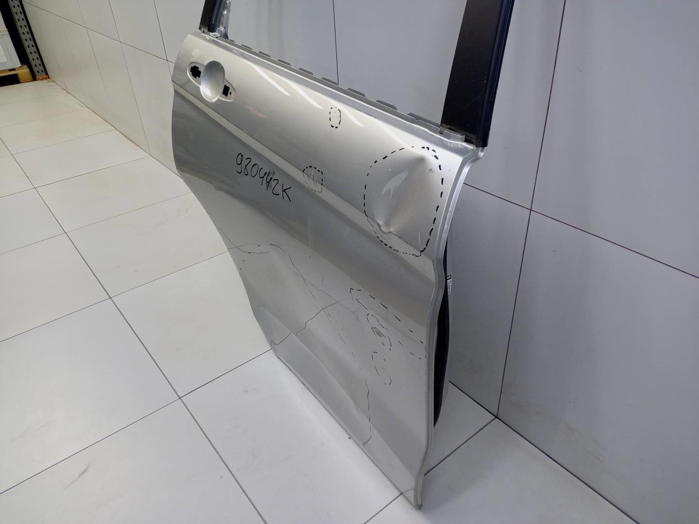 Дверь задняя правая