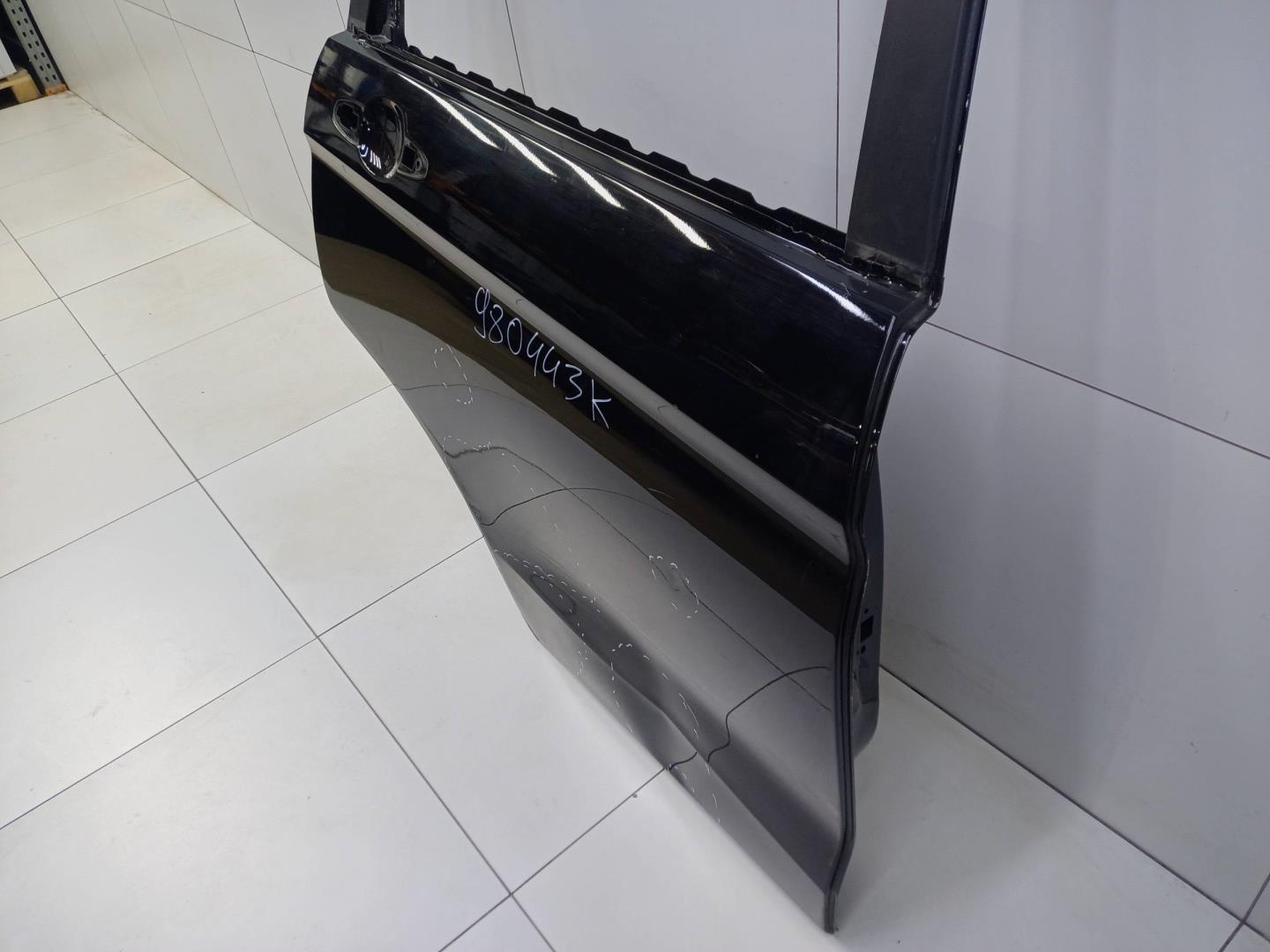 Дверь задняя правая