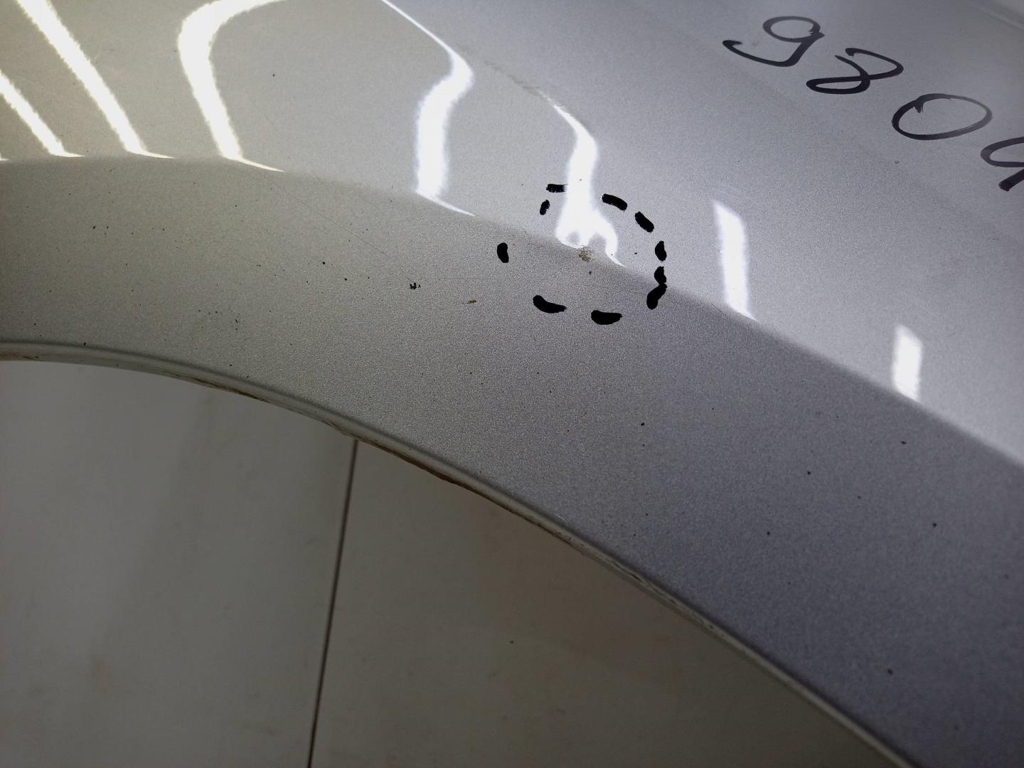 Крыло переднее правое