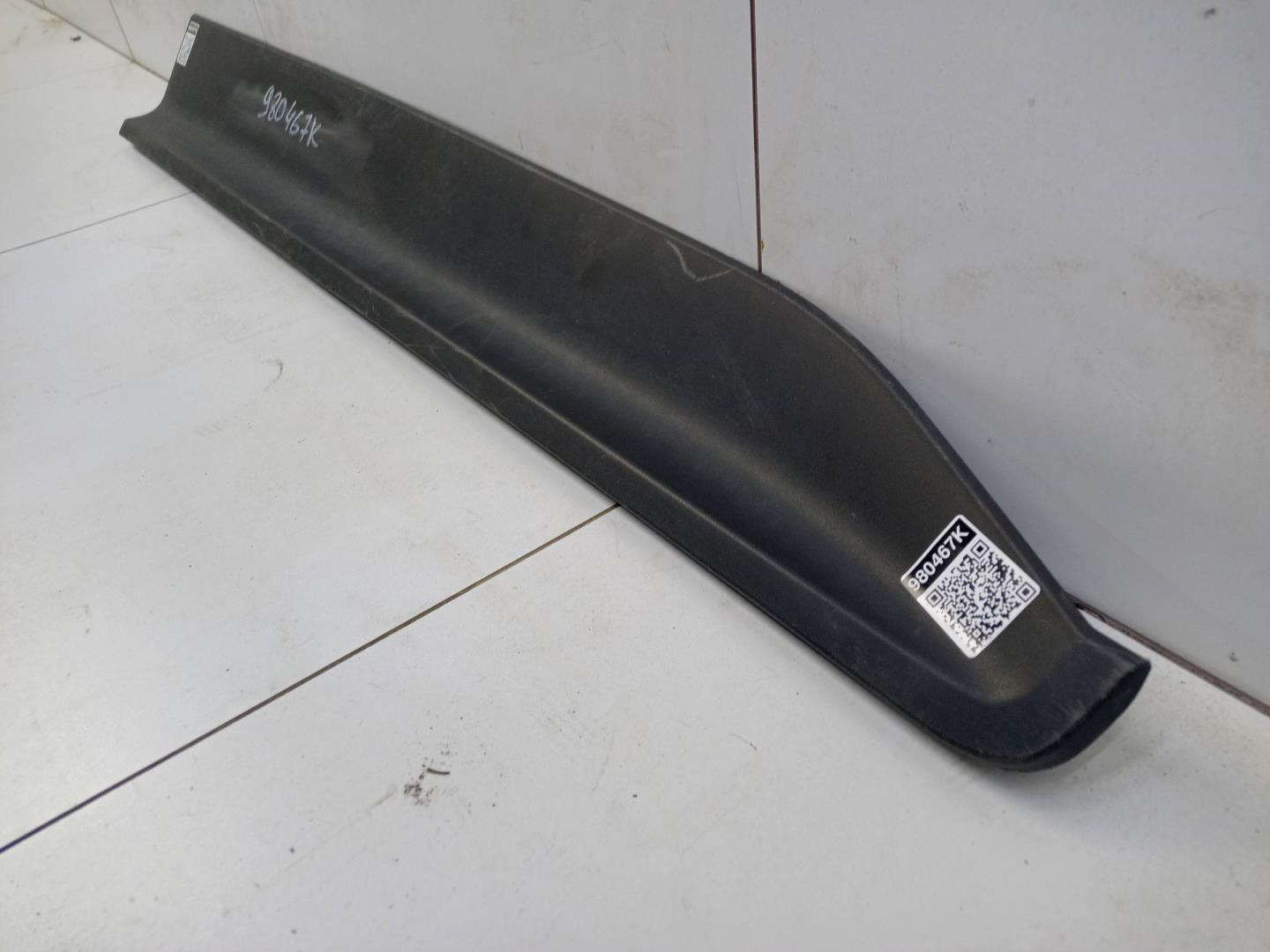 Накладка двери передней правой