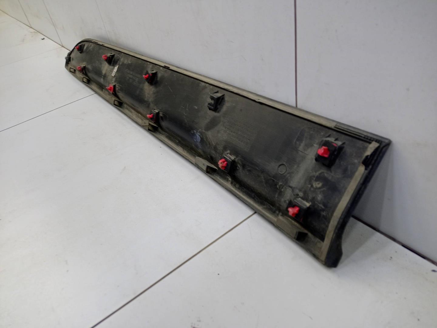 Накладка двери передней правой