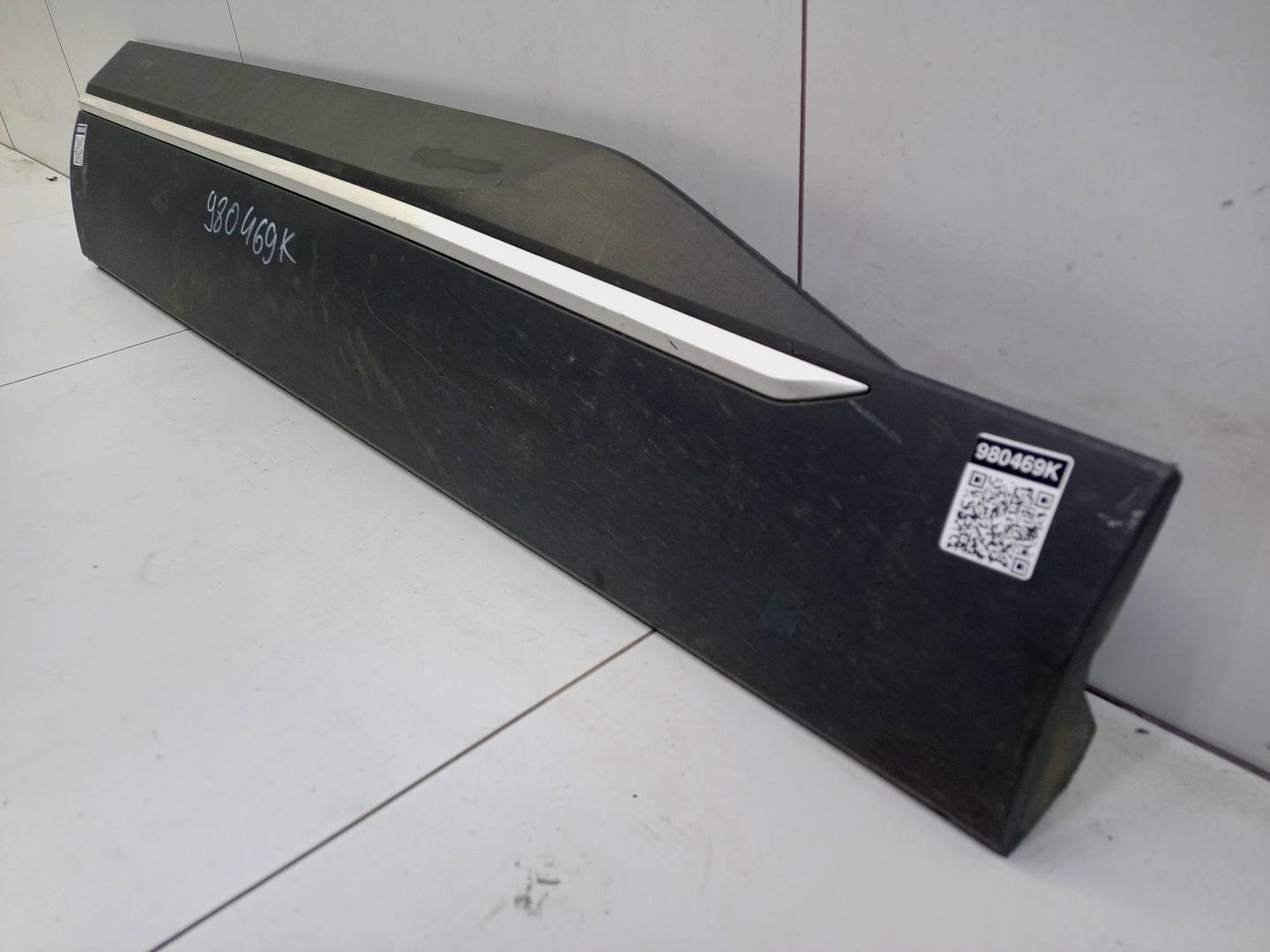 Накладка двери передней правой