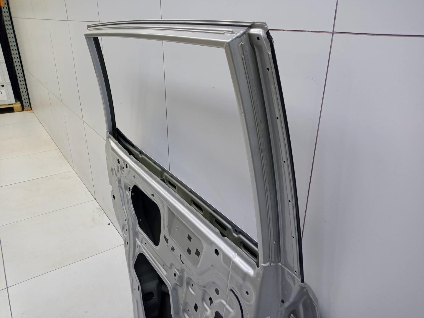 Дверь задняя левая