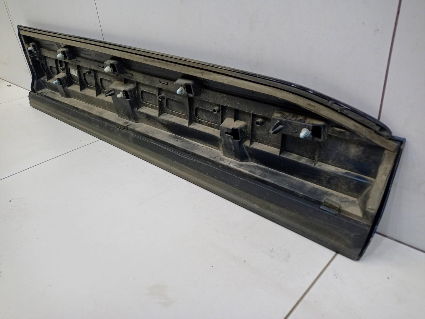 Накладка двери передней левой