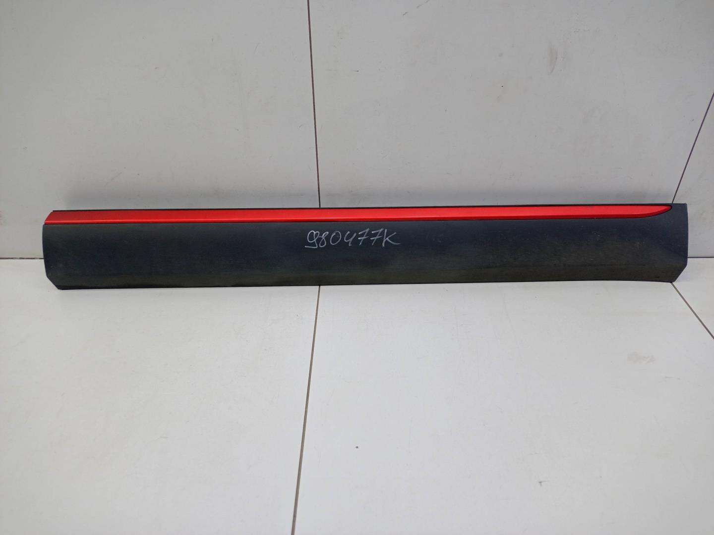 Накладка двери передней правой