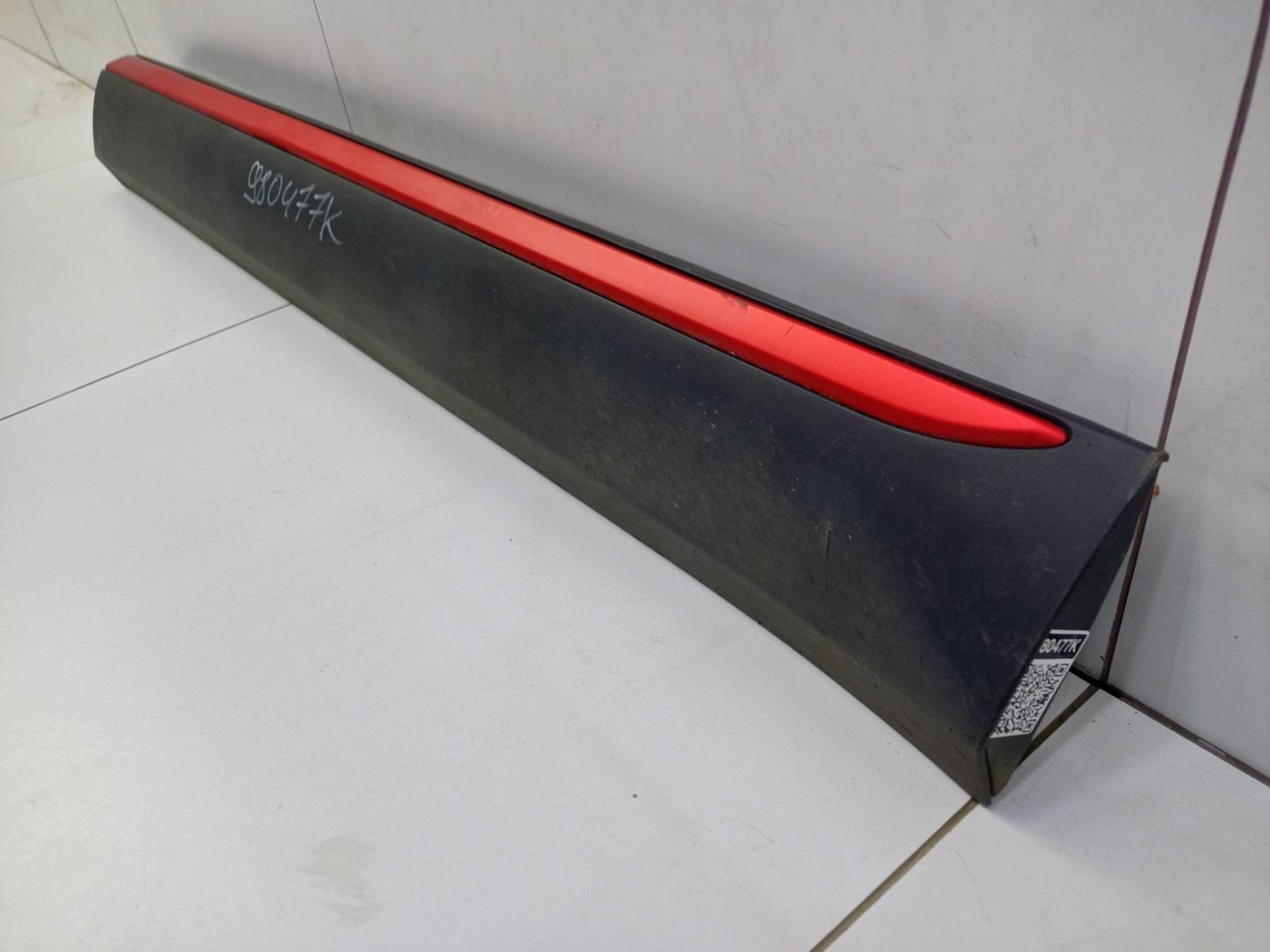 Накладка двери передней правой