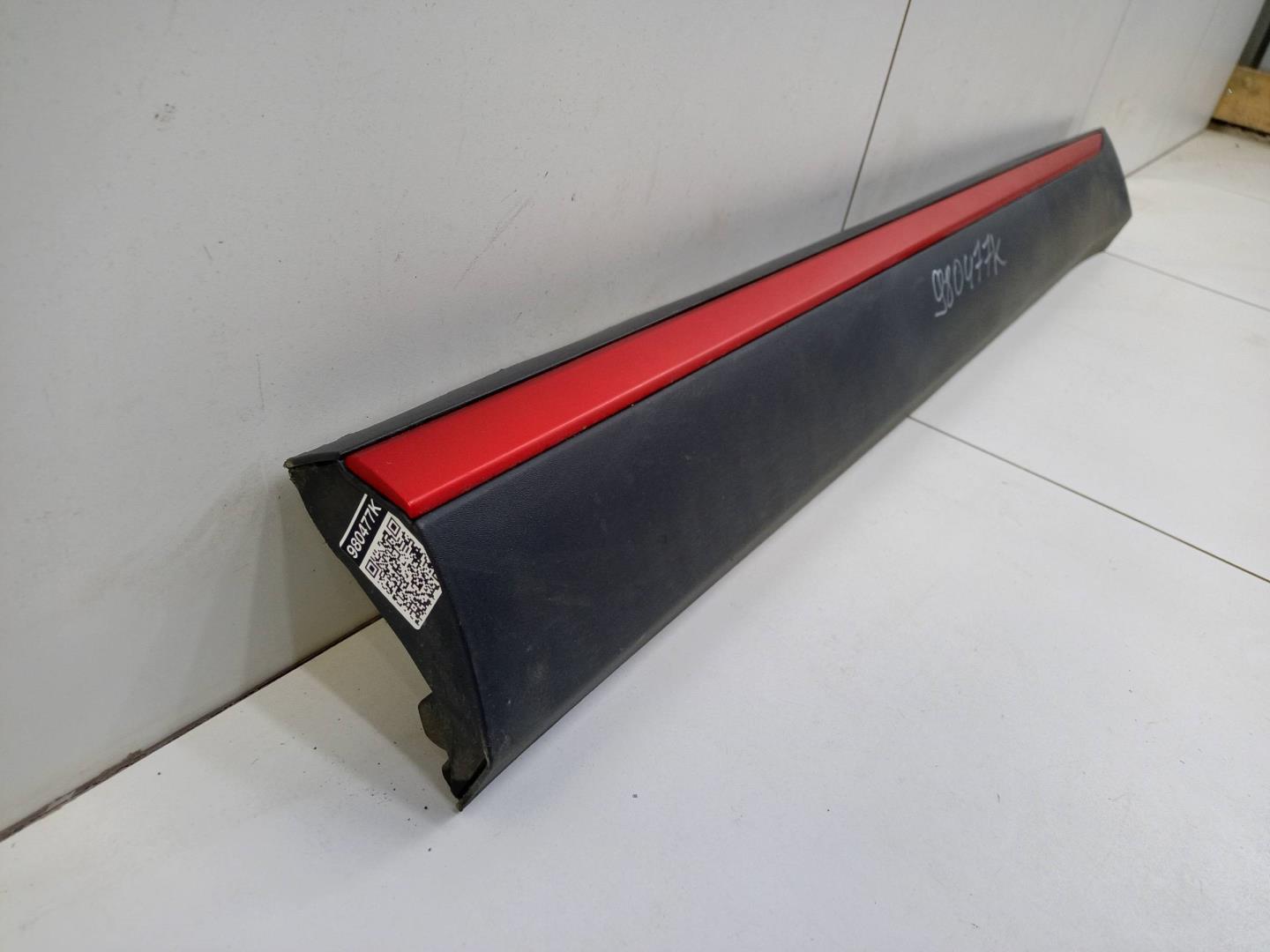 Накладка двери передней правой