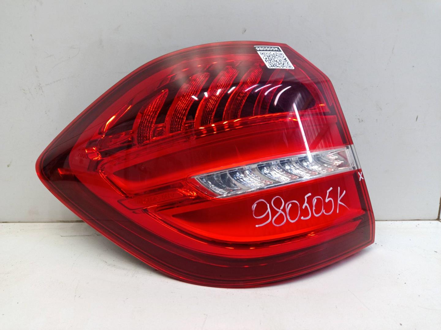 Фонарь задний наружный левый