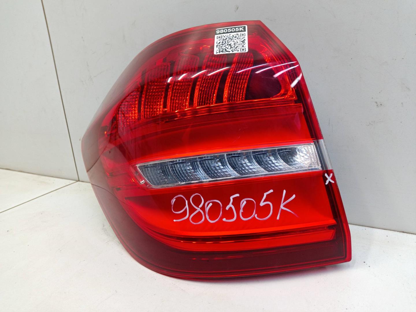 Фонарь задний наружный левый