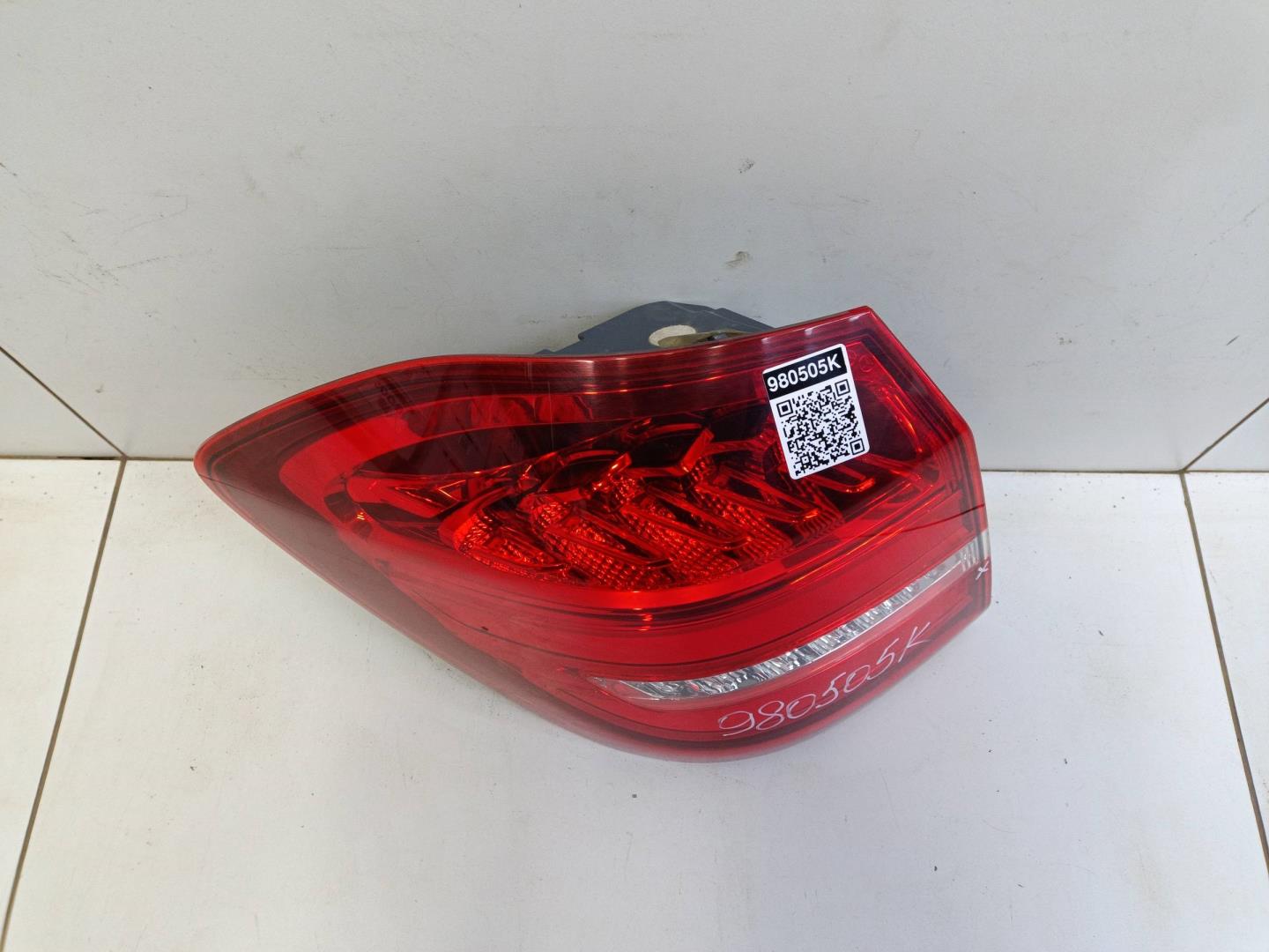 Фонарь задний наружный левый