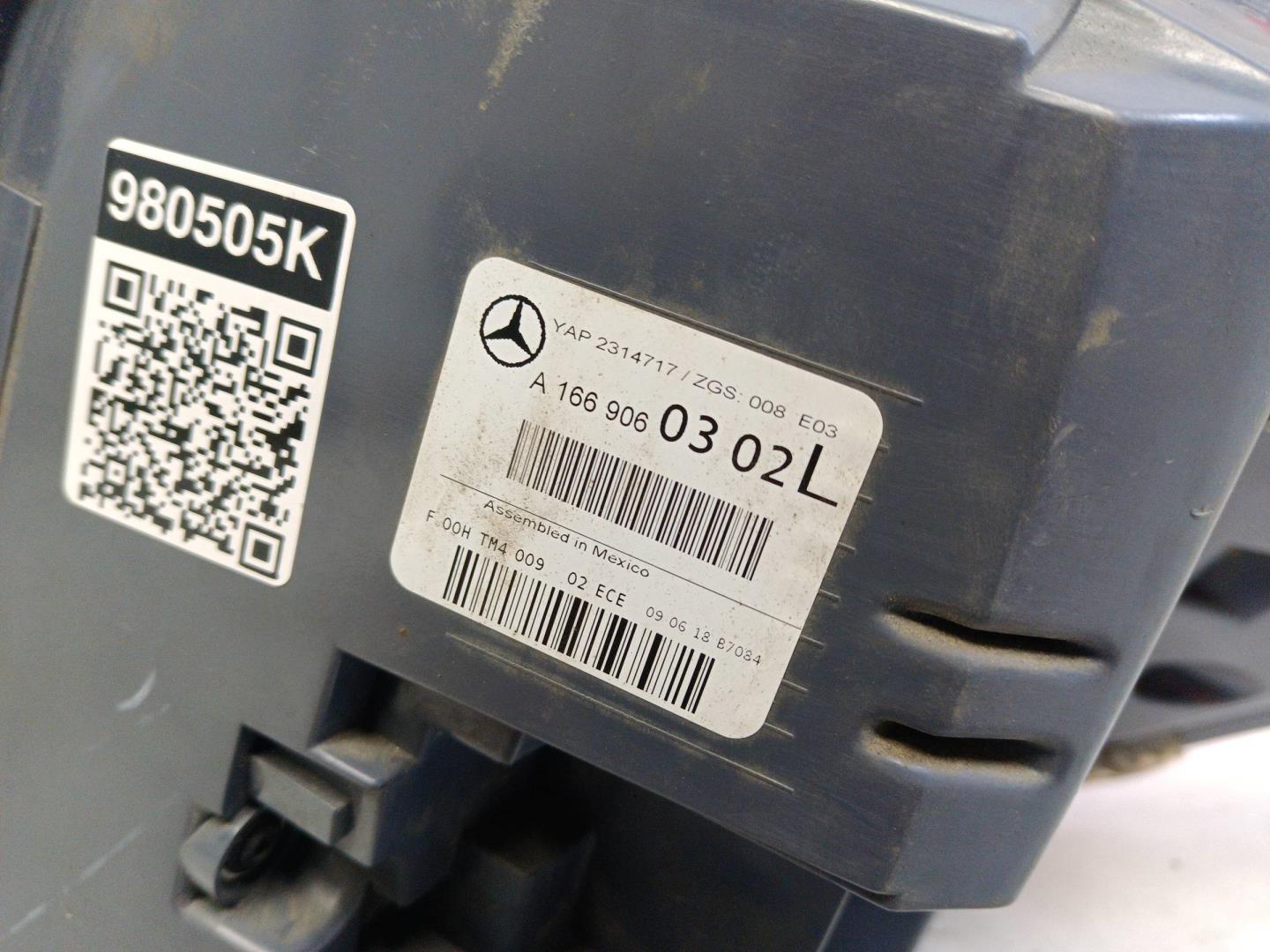 Фонарь задний наружный левый