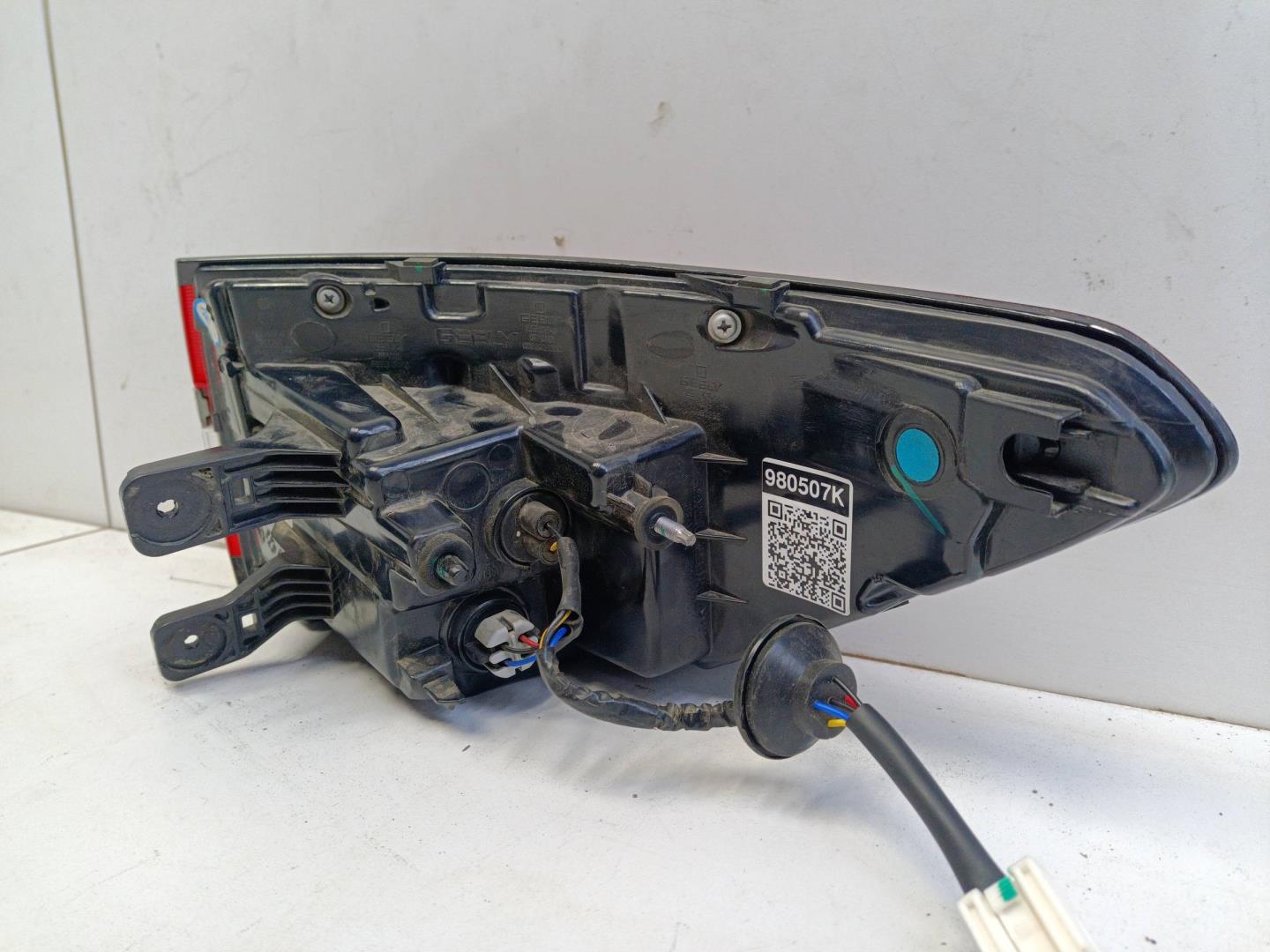 Фонарь задний наружный левый