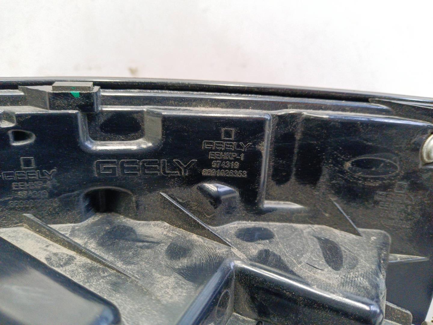 Фонарь задний наружный левый