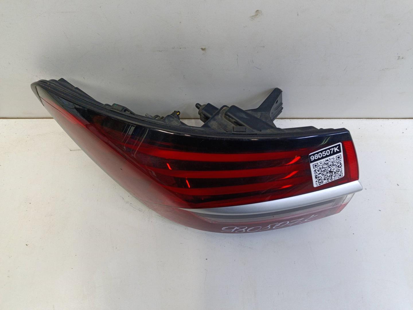 Фонарь задний наружный левый