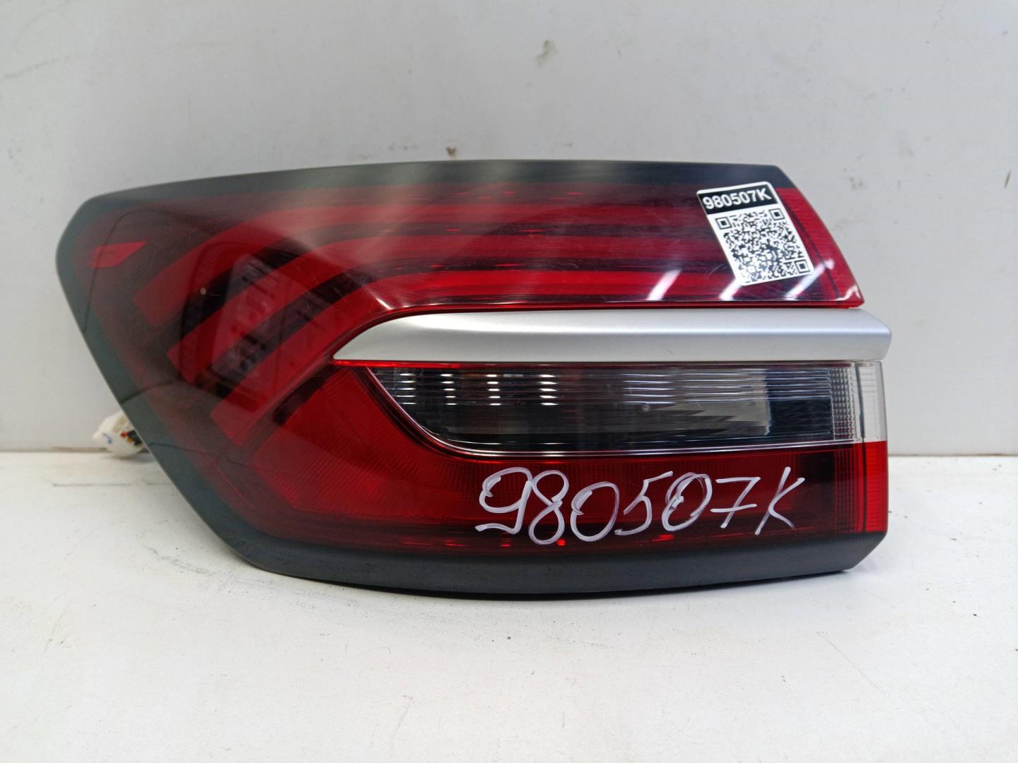 Фонарь задний наружный левый