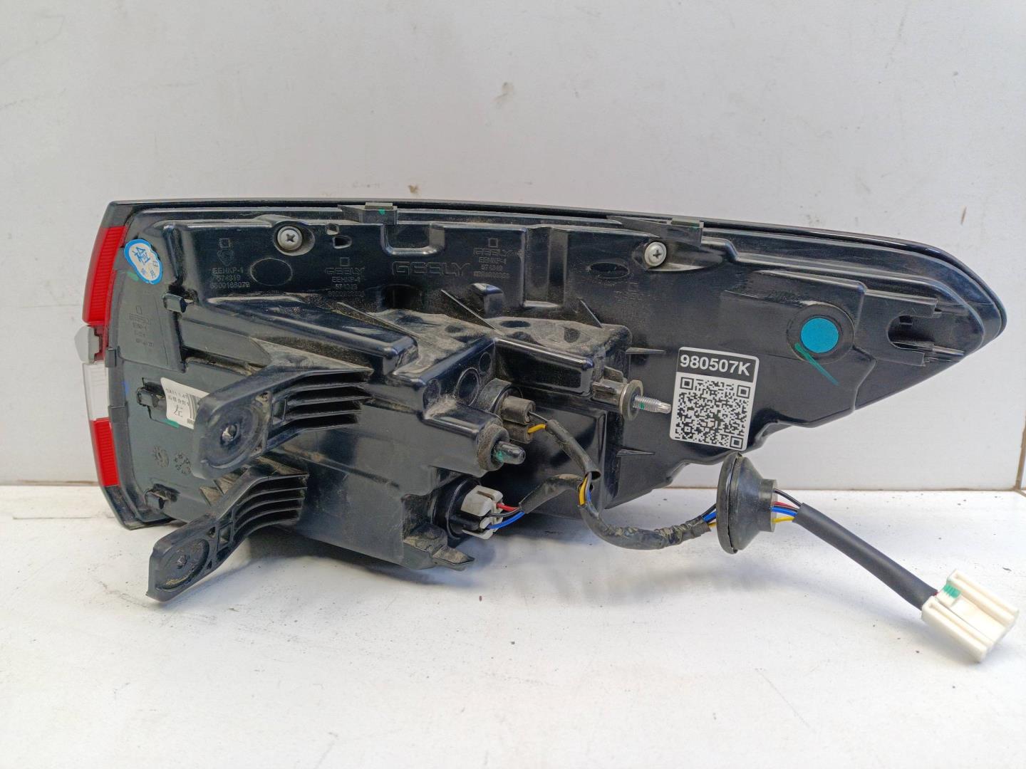 Фонарь задний наружный левый