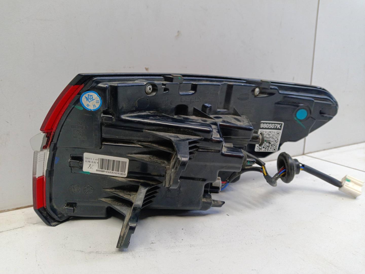 Фонарь задний наружный левый