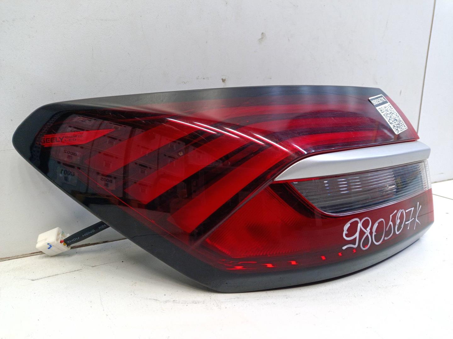 Фонарь задний наружный левый