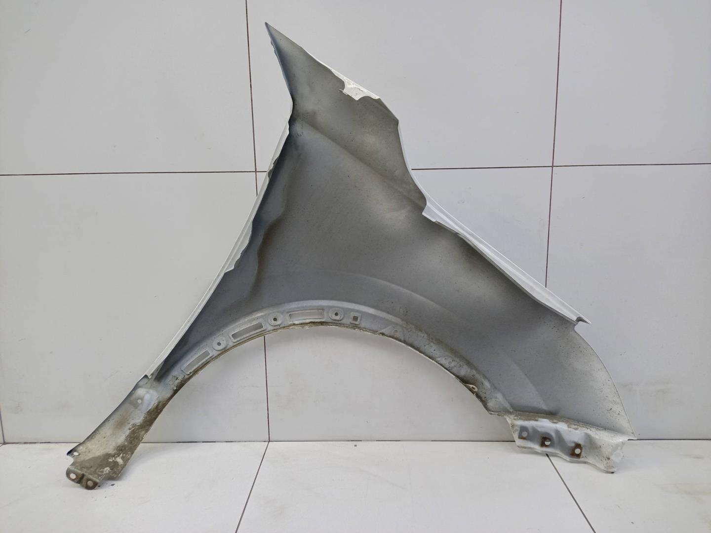 Крыло переднее левое