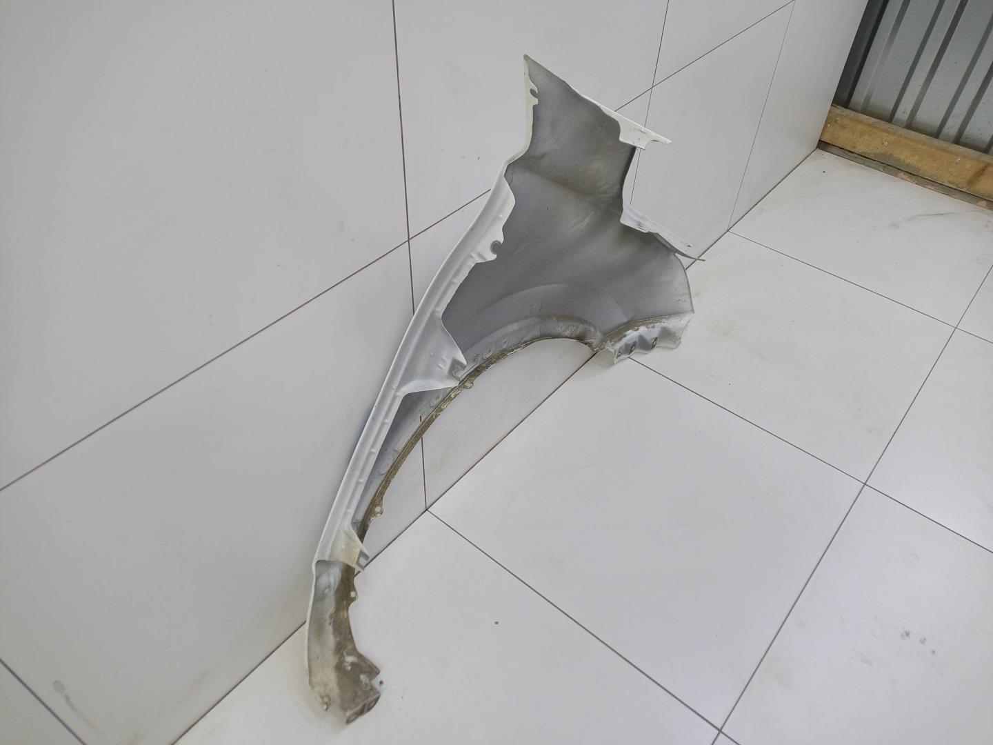 Крыло переднее левое