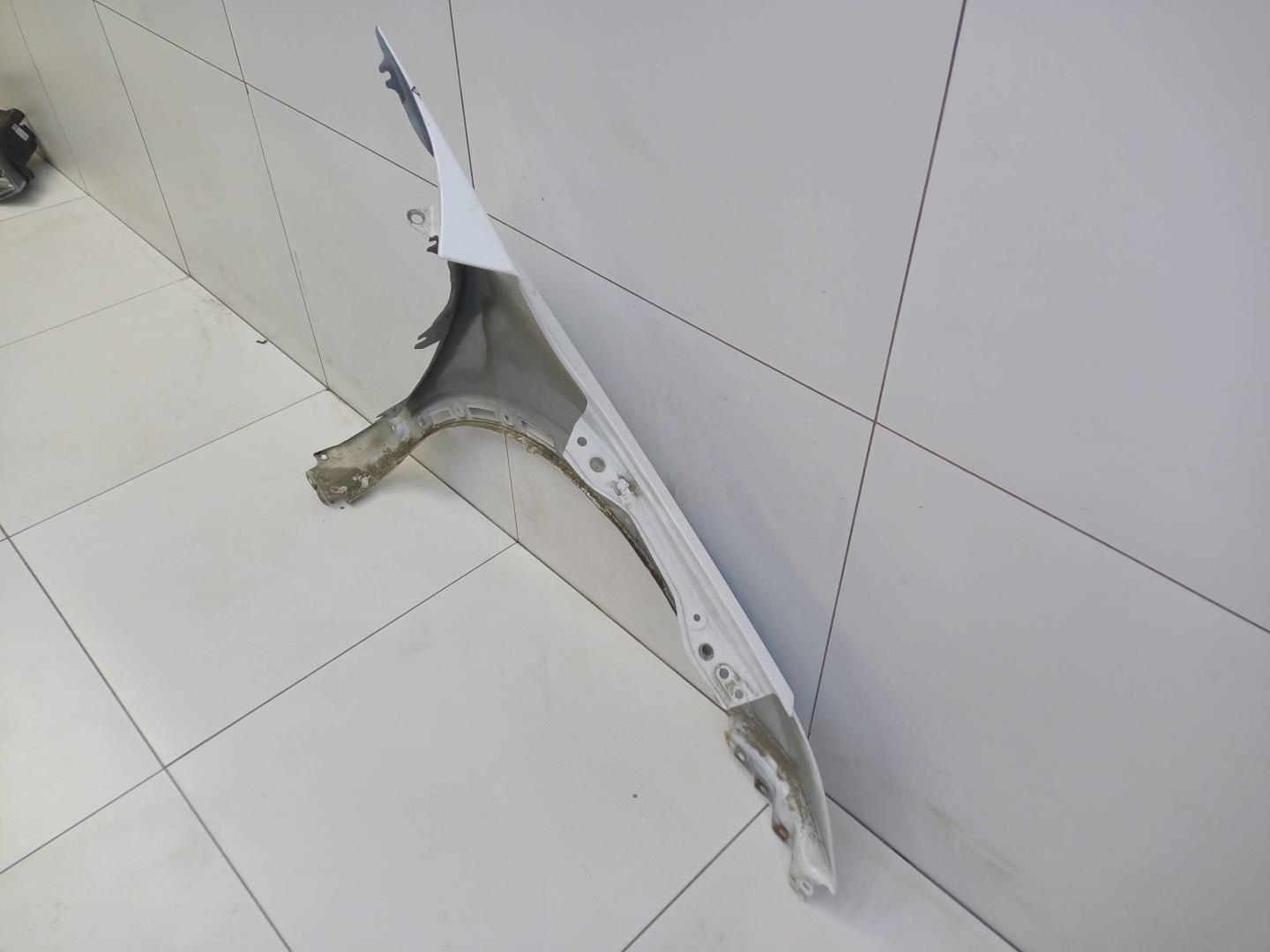 Крыло переднее левое