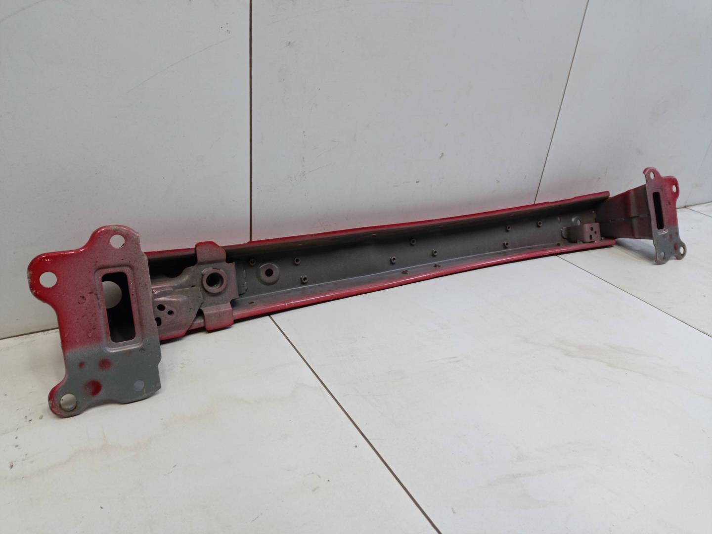 Усилитель переднего бампера