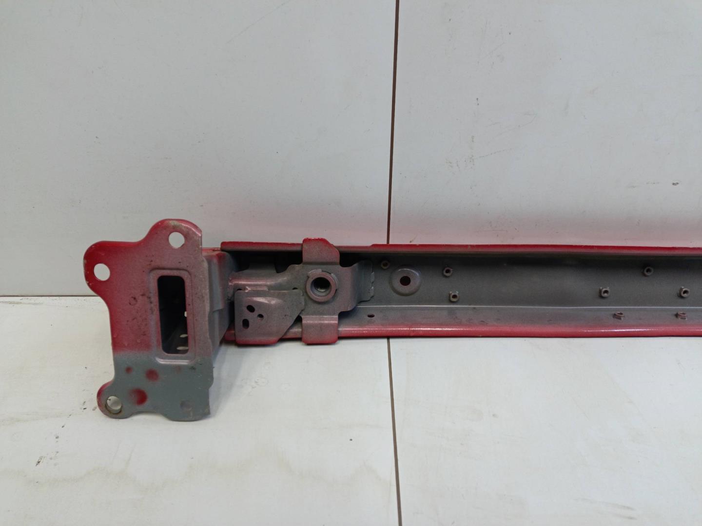 Усилитель переднего бампера