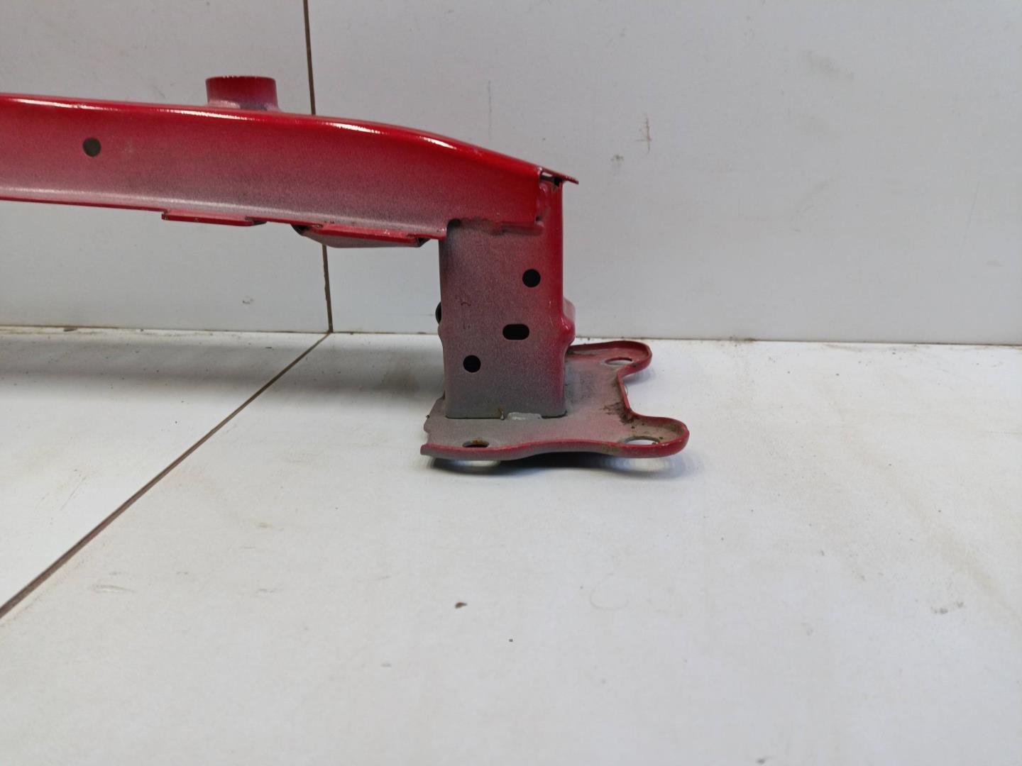 Усилитель переднего бампера